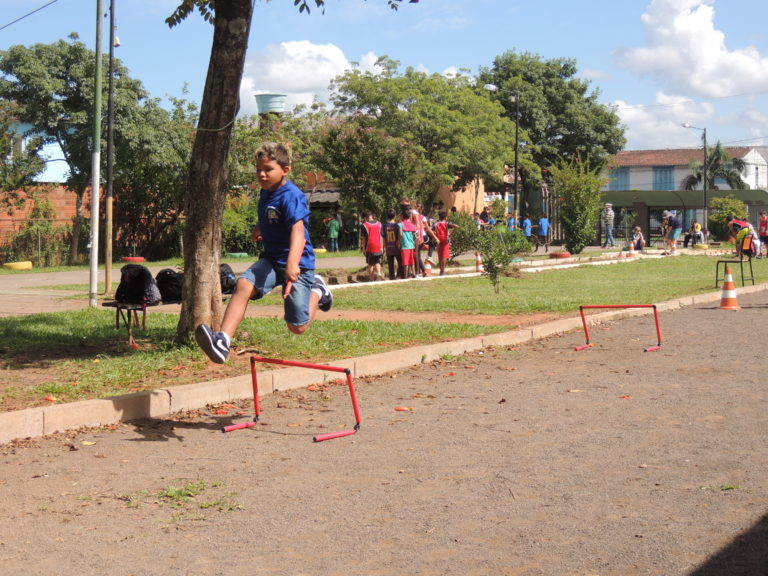 Atletismo Na Escola Impulsiona Educa O Esportiva E Cbat