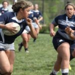 meninas-rugby-campo-bola