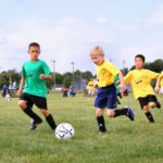 meninos jogando futebol expressões no esporte