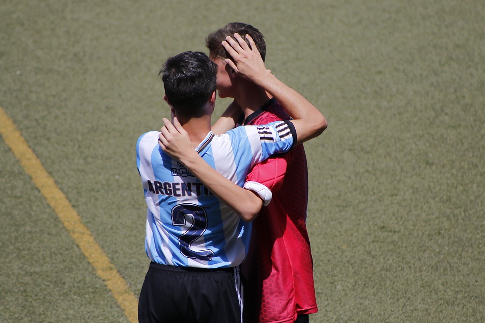 jogadores-praticando-faiplay-futebol-jogo