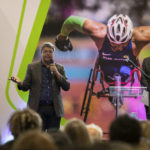 Vanderson Berbat, diretor do Impulsiona, discursa no lançamento do curso de esportes Paralímpicos