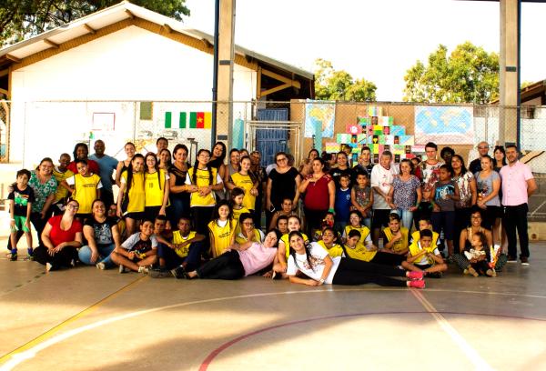 Projeto Cultura Africana: ESCOLA MILTON DE MAGALHÃES PORTO-Uberlândia /MG:  Aula: Jogos de Origem Africana-professora Maíza (Educação Física)