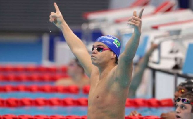 Nadador Paralímpico Gabriel Bandeira na piscina nos Jogos Paralímpicos de Tóquio 2020.