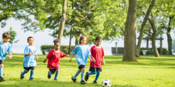 Jogos de futebol infantil feminino Ceca 2022 animam a manhã desta