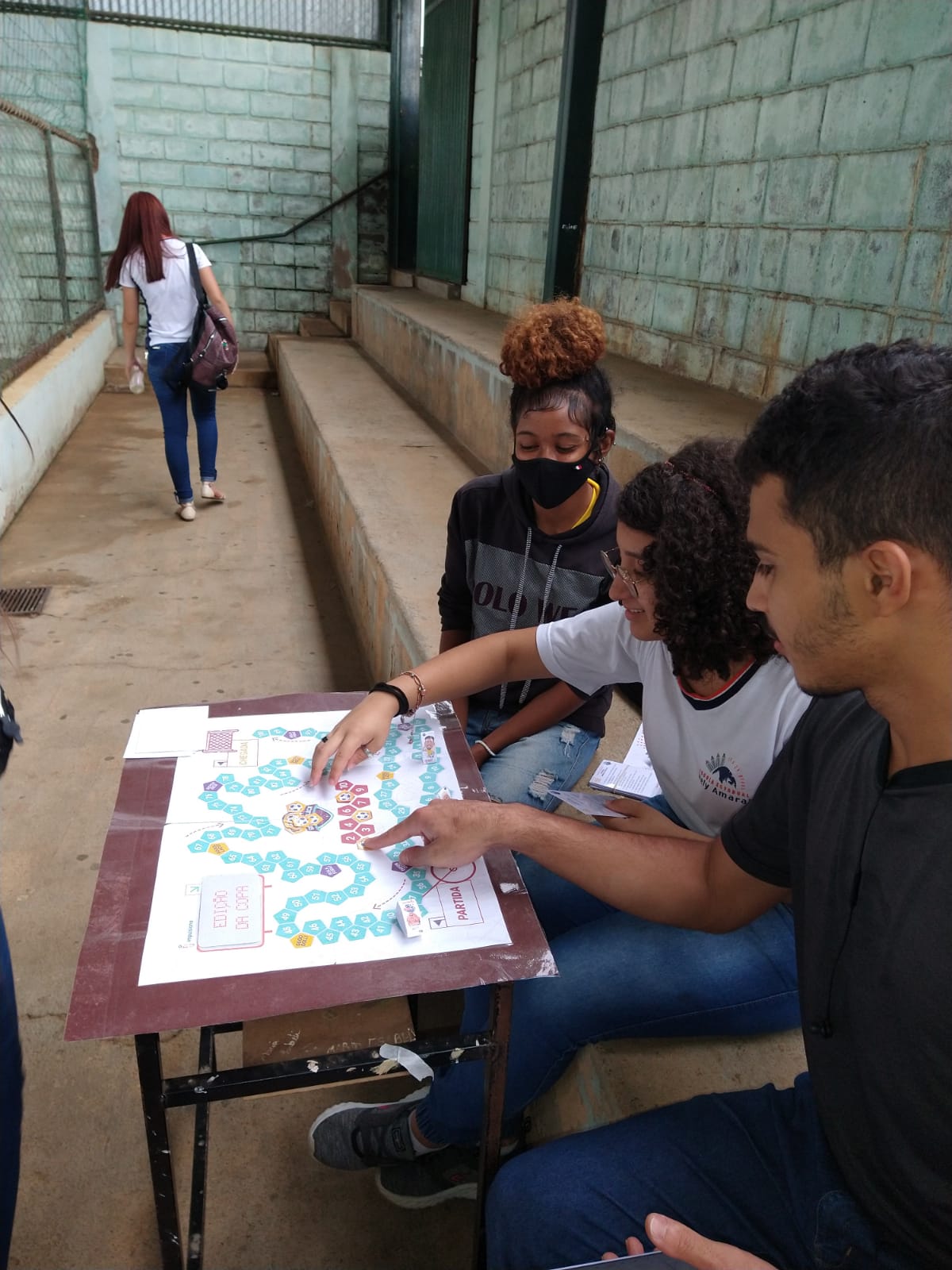 Atividade Jogo de Tabuleiro com o tema Copa do Mundo - Professora