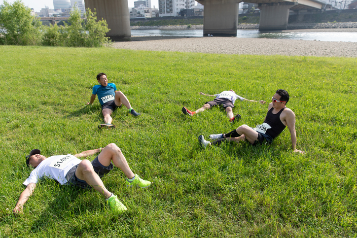 maratona corredores cansados